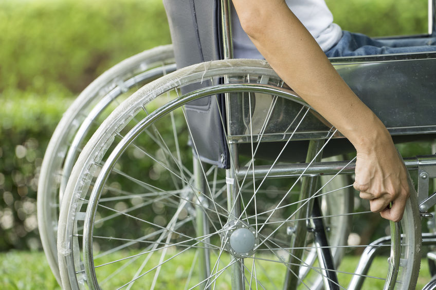 Les critères incontournables pour choisir le fauteuil roulant idéal pour une personne âgée